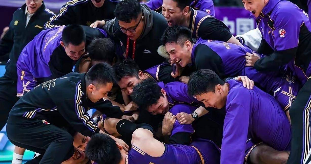 开云下载,开云体育下载-太狠了！北京首钢绝杀压哨备战足总杯赛前深圳男篮遗憾出局——荷甲节点到来，今夜夏洛特黄蜂调整名单以备全明星赛的简单介绍